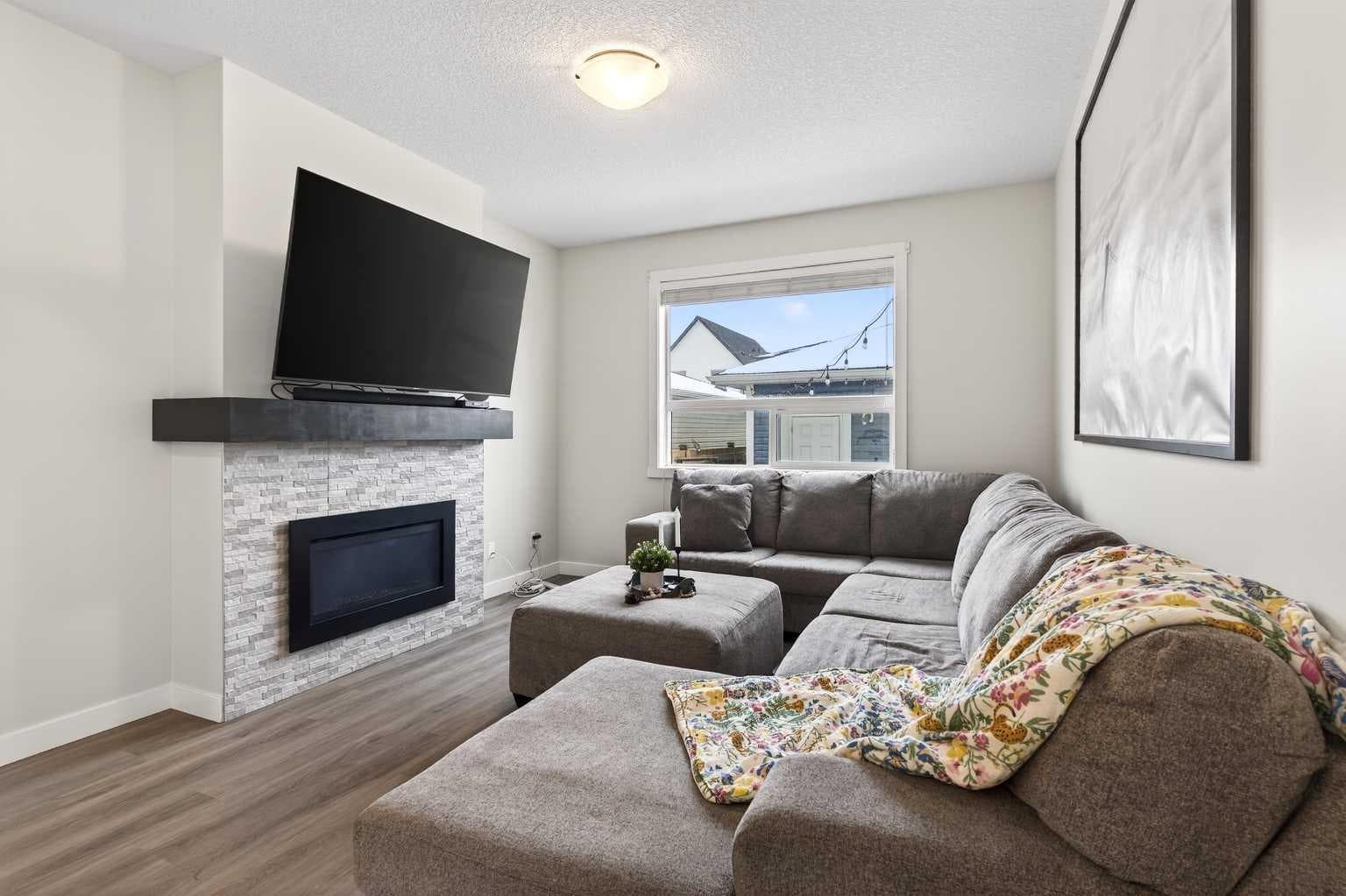 401 South Point Glen SW