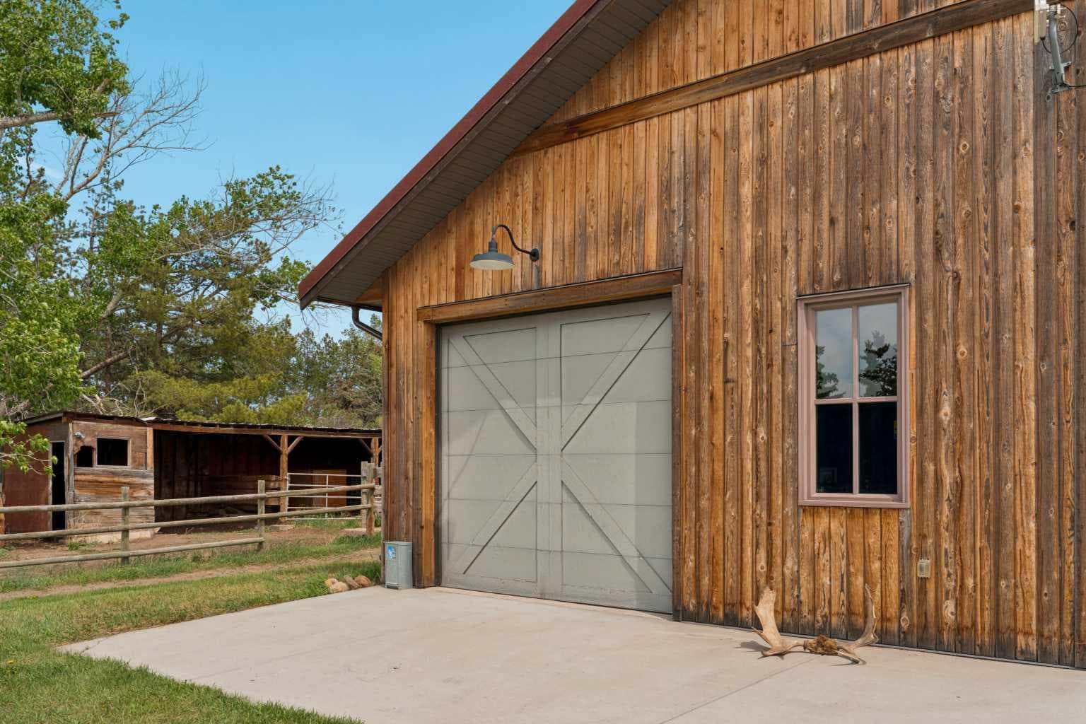 261074 Township Road 262  