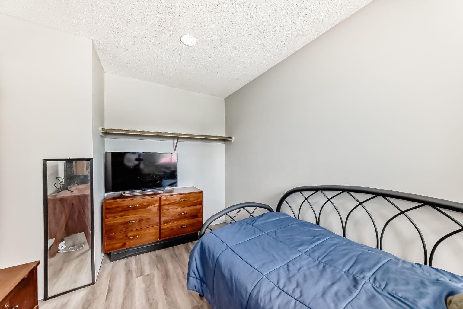 409, 2520 Palliser Drive SW