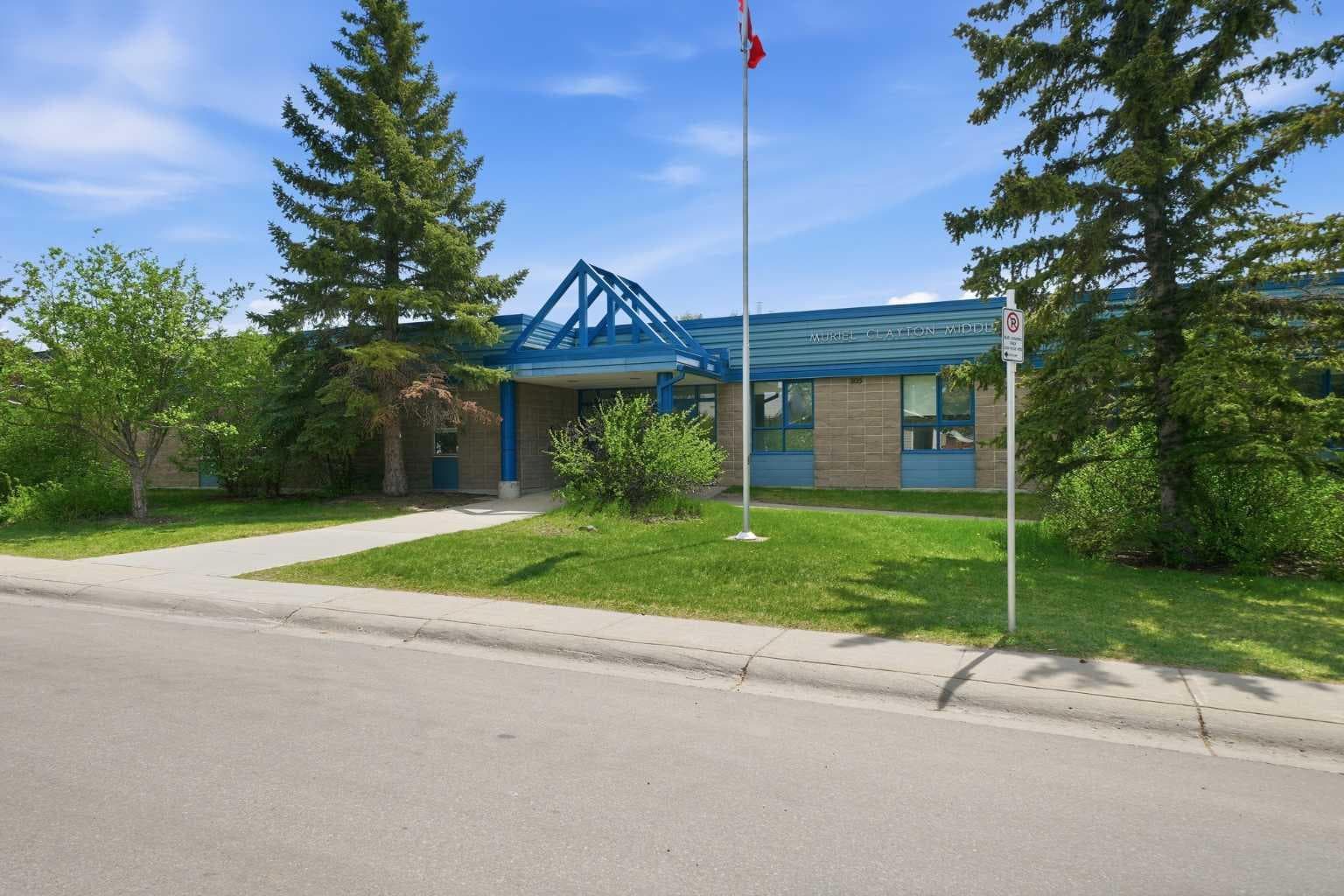 142 Elizabeth Way SE