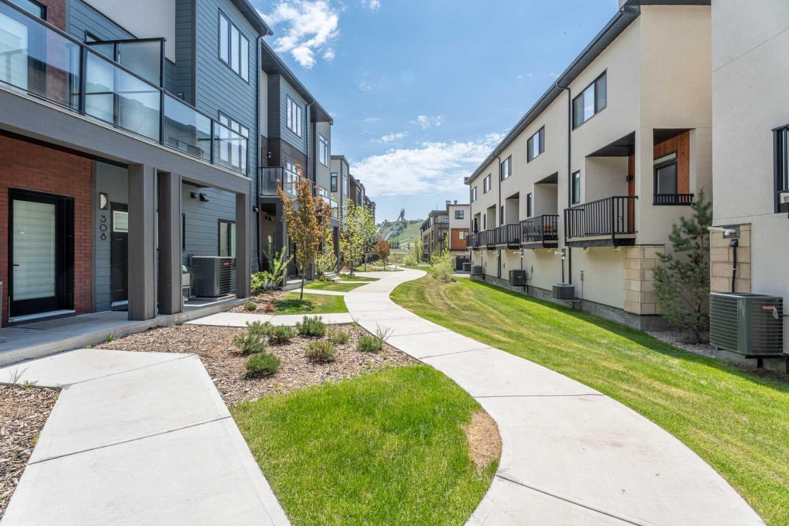 408 Greenbriar Common NW