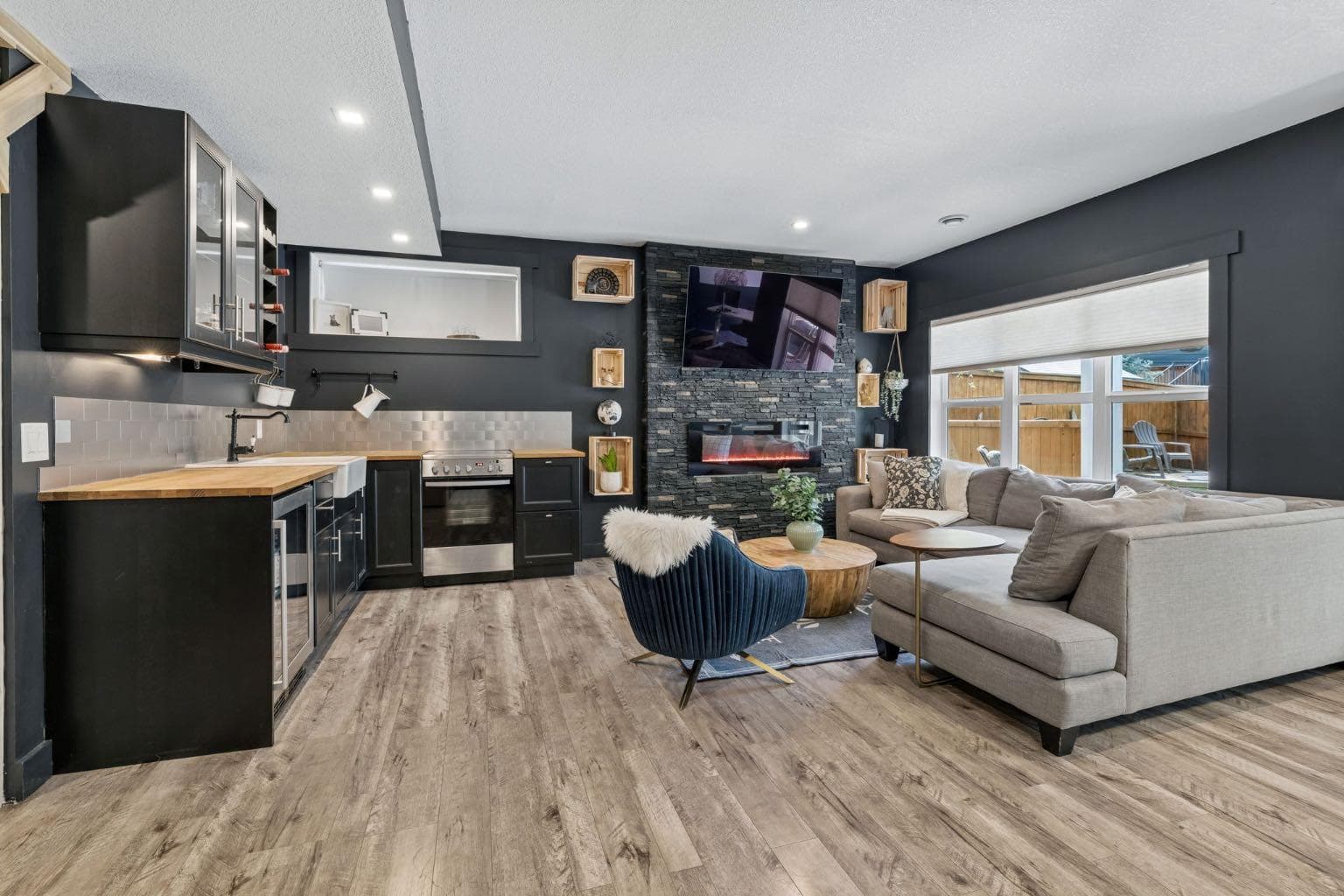 117 Riviera Crescent 