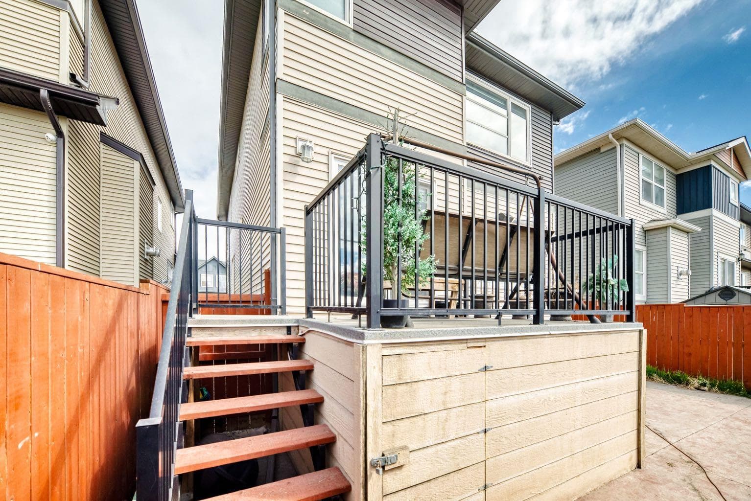 85 Savanna Close NE