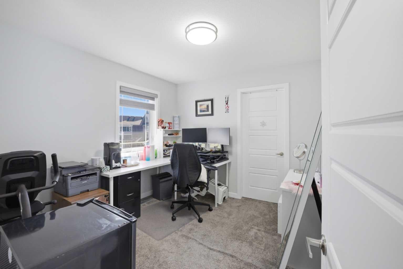 1153 Chinook Gate Bay SW