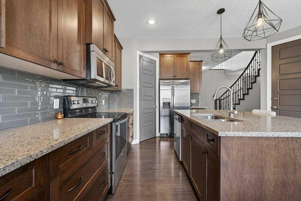 76 Rainbow Falls Boulevard 