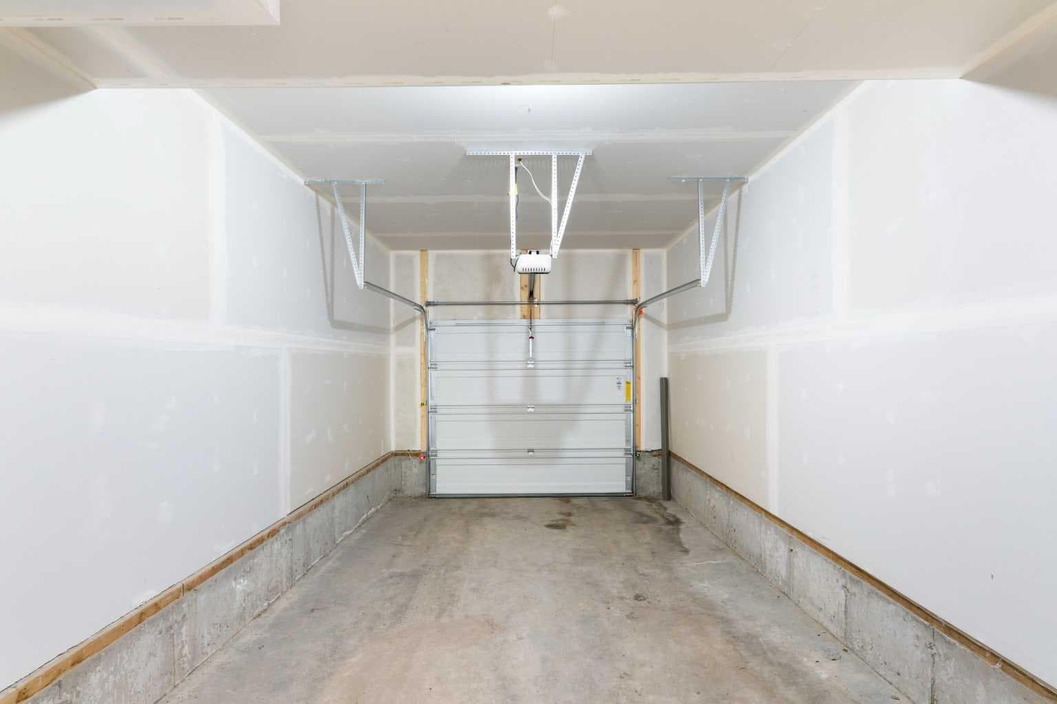 401, 24 Rivercrest Drive 