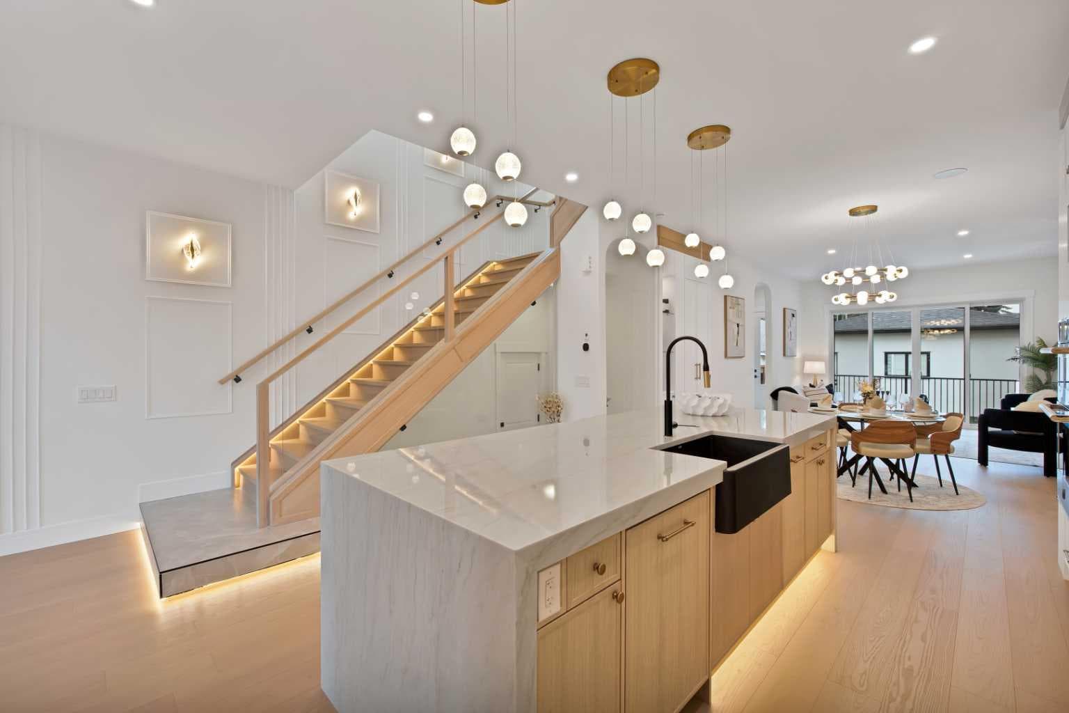 2221 Halifax Crescent NW
