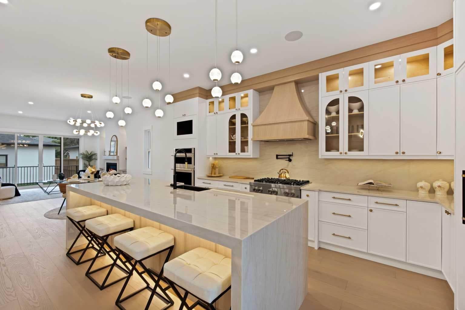 2221 Halifax Crescent NW