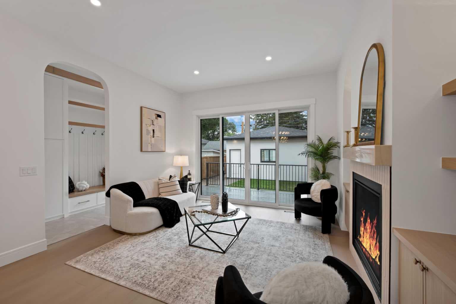 2221 Halifax Crescent NW