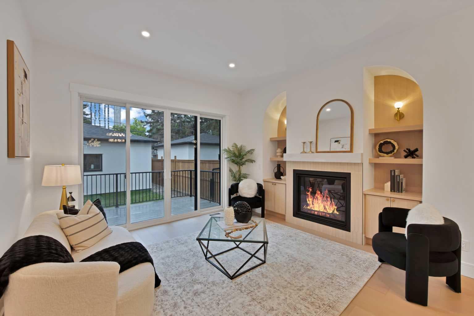 2221 Halifax Crescent NW