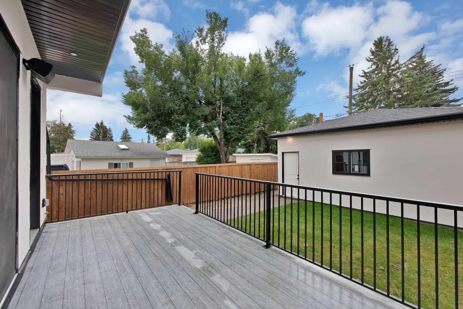 2221 Halifax Crescent NW