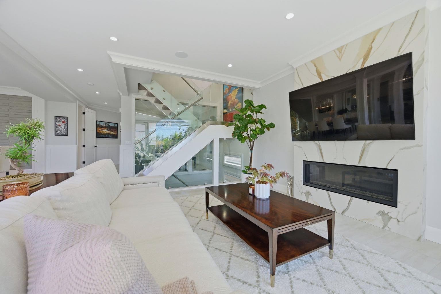 102 Malibou Road 