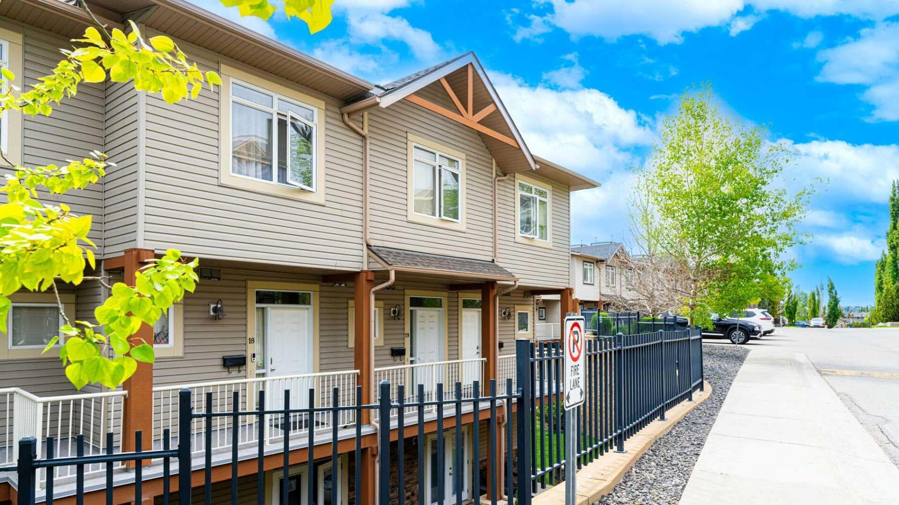 1, 169 Rockyledge View NW