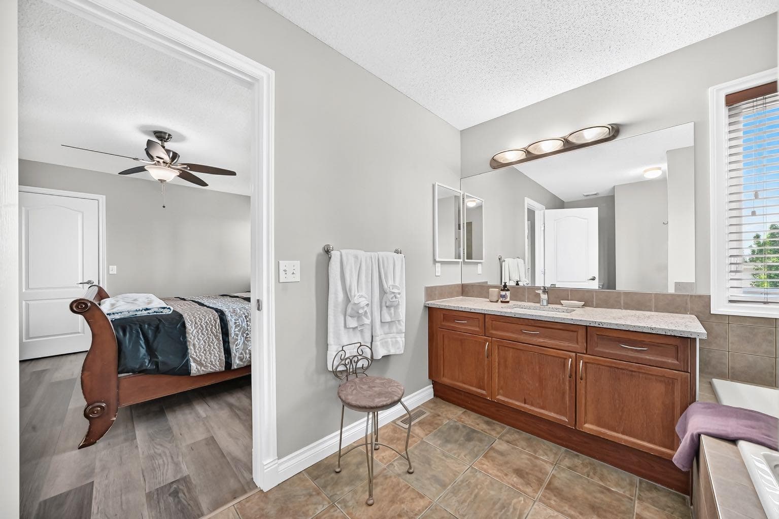 327 Sagewood Place SW