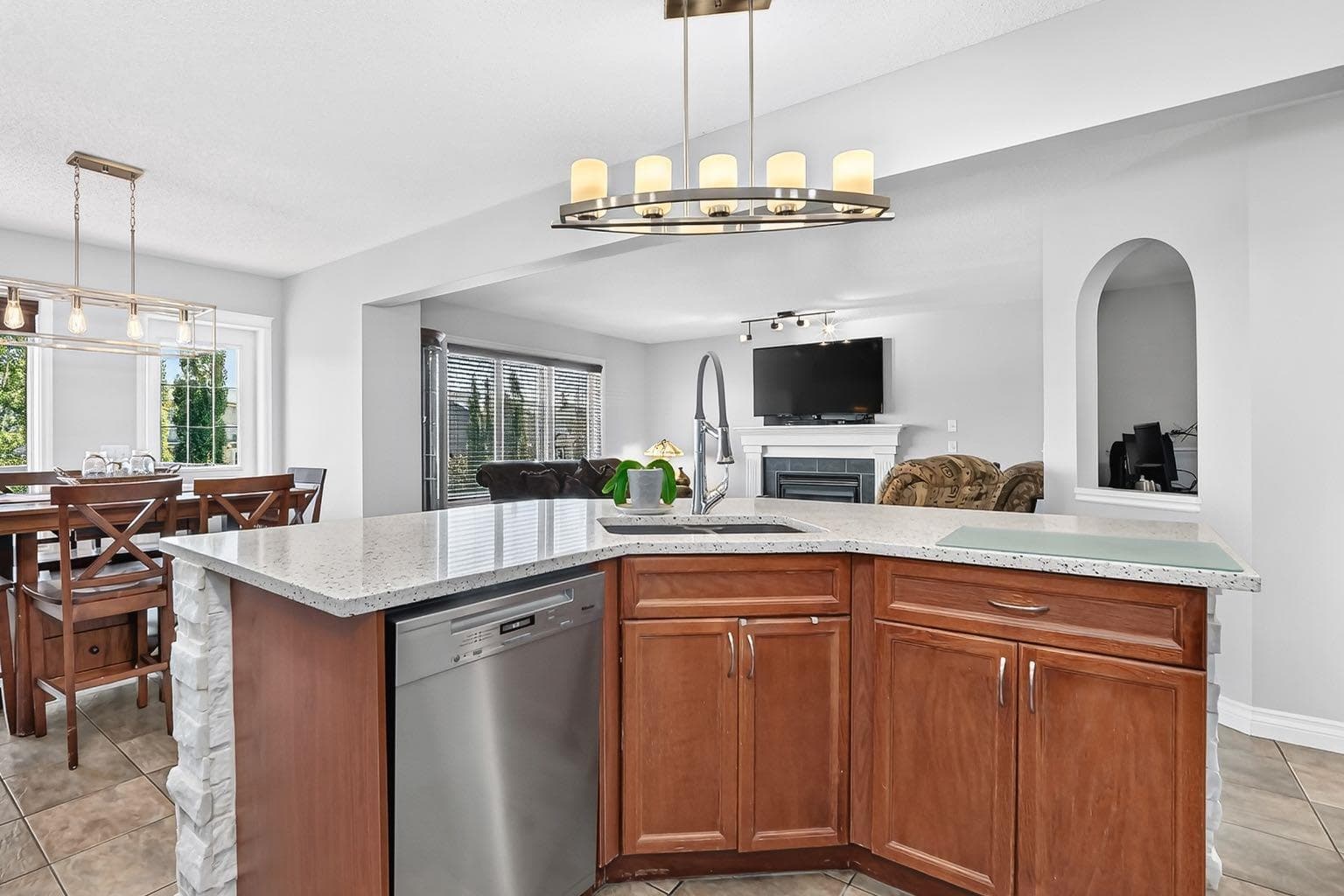 327 Sagewood Place SW