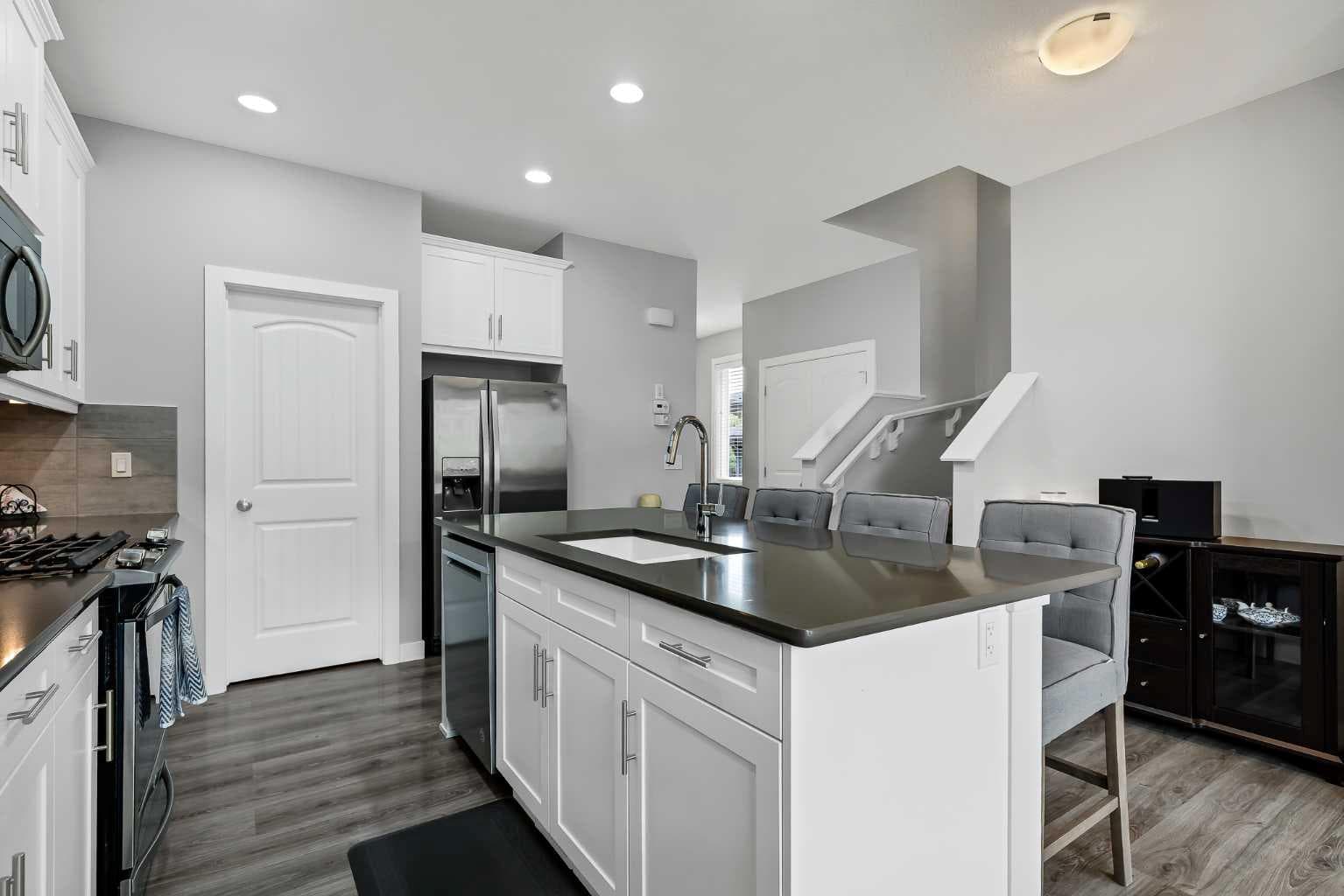 565 Midtown Street SW