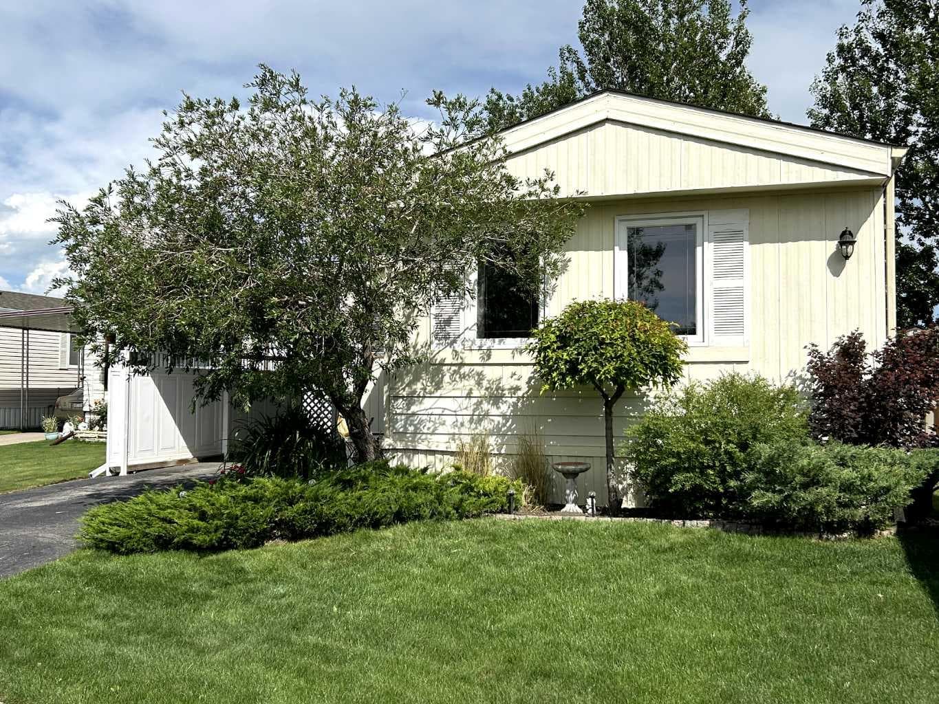 221, 99 Arbour Lake Road NW