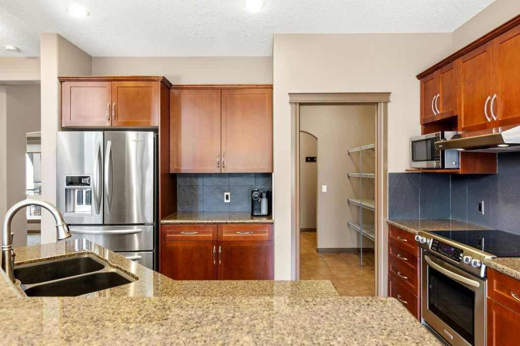 23 Aspen Stone Crescent SW