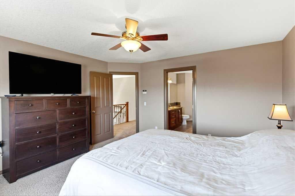 23 Aspen Stone Crescent SW