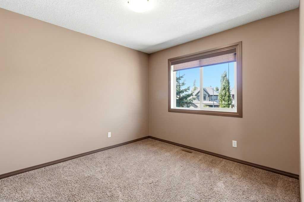 23 Aspen Stone Crescent SW