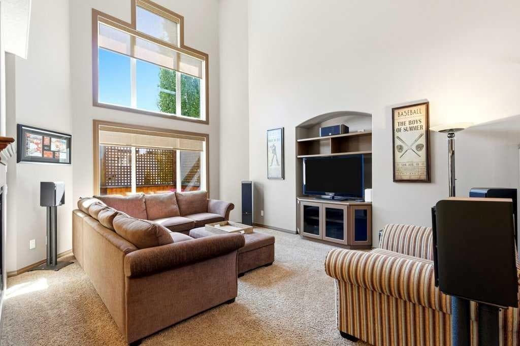 23 Aspen Stone Crescent SW