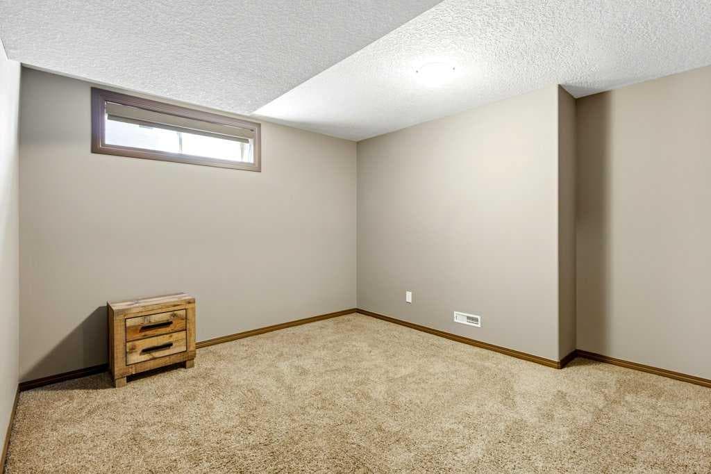 23 Aspen Stone Crescent SW