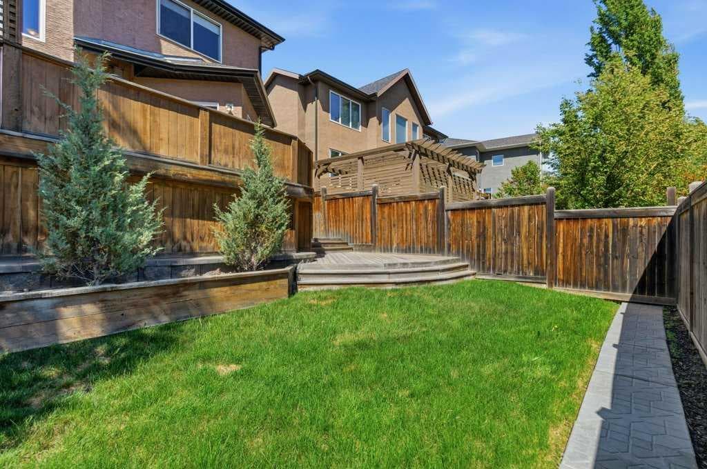 23 Aspen Stone Crescent SW