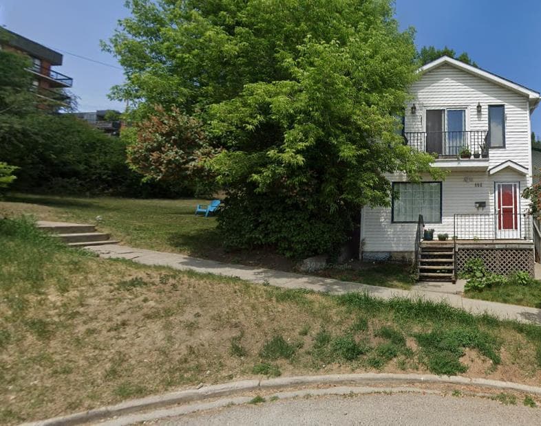 404-406-408 3 Avenue NE