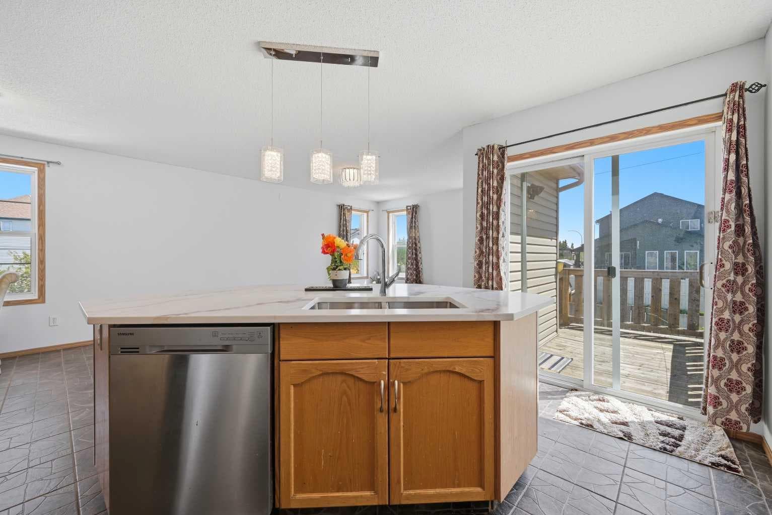 11 Covecreek Close NE