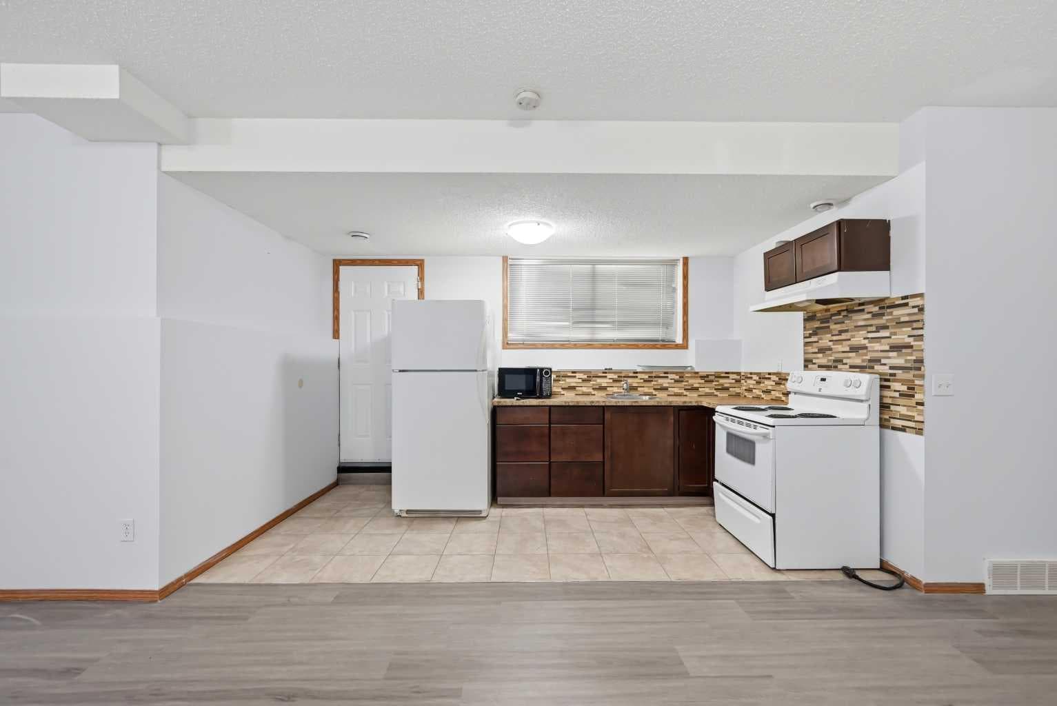11 Covecreek Close NE