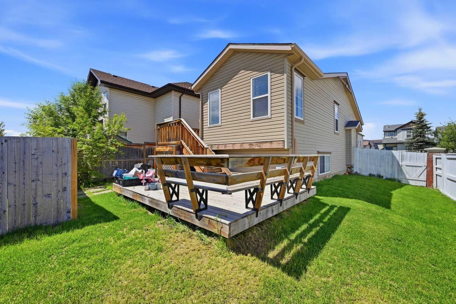 11 Covecreek Close NE