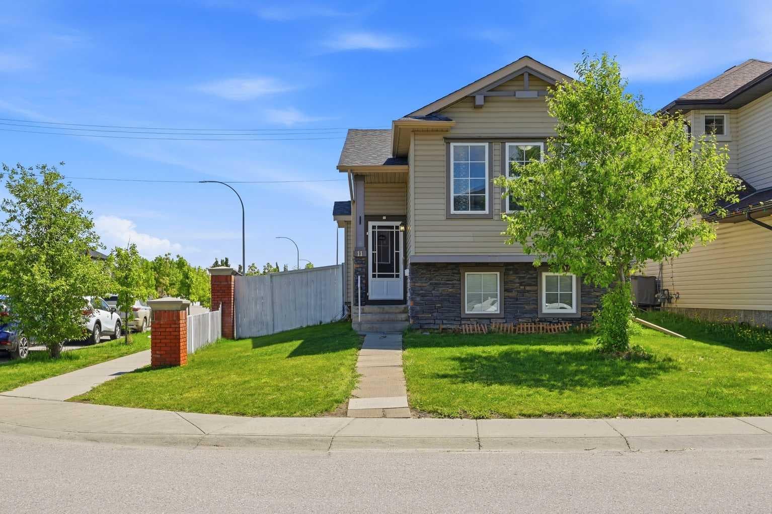 11 Covecreek Close NE