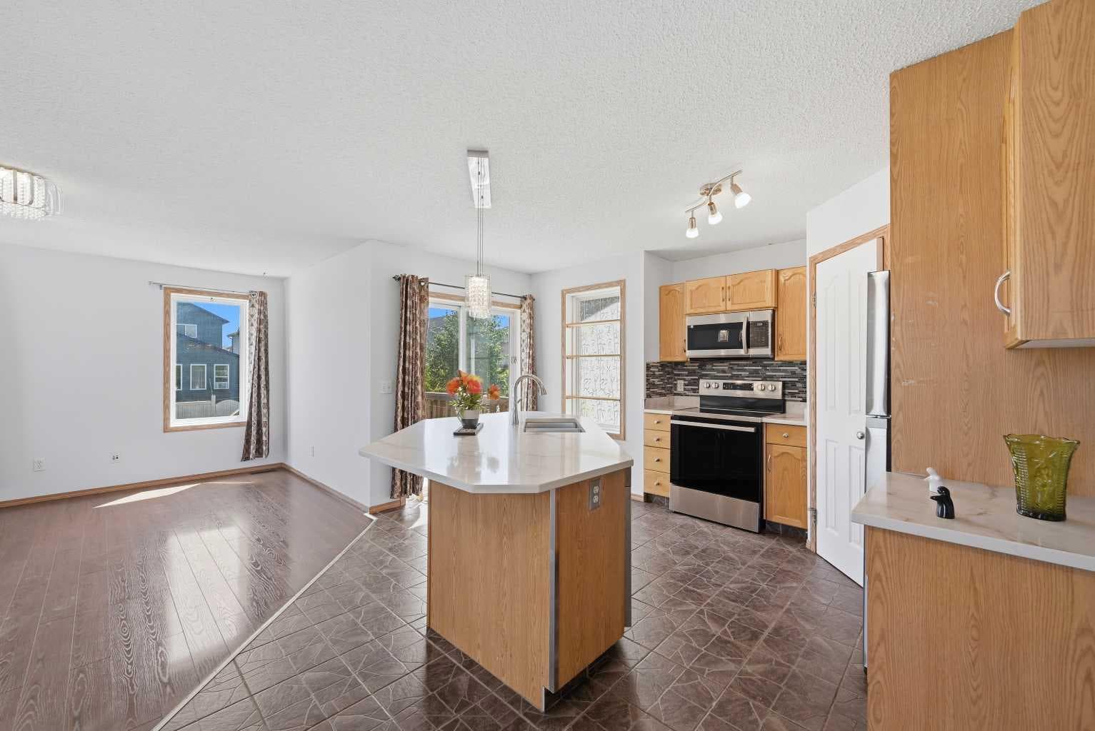 11 Covecreek Close NE