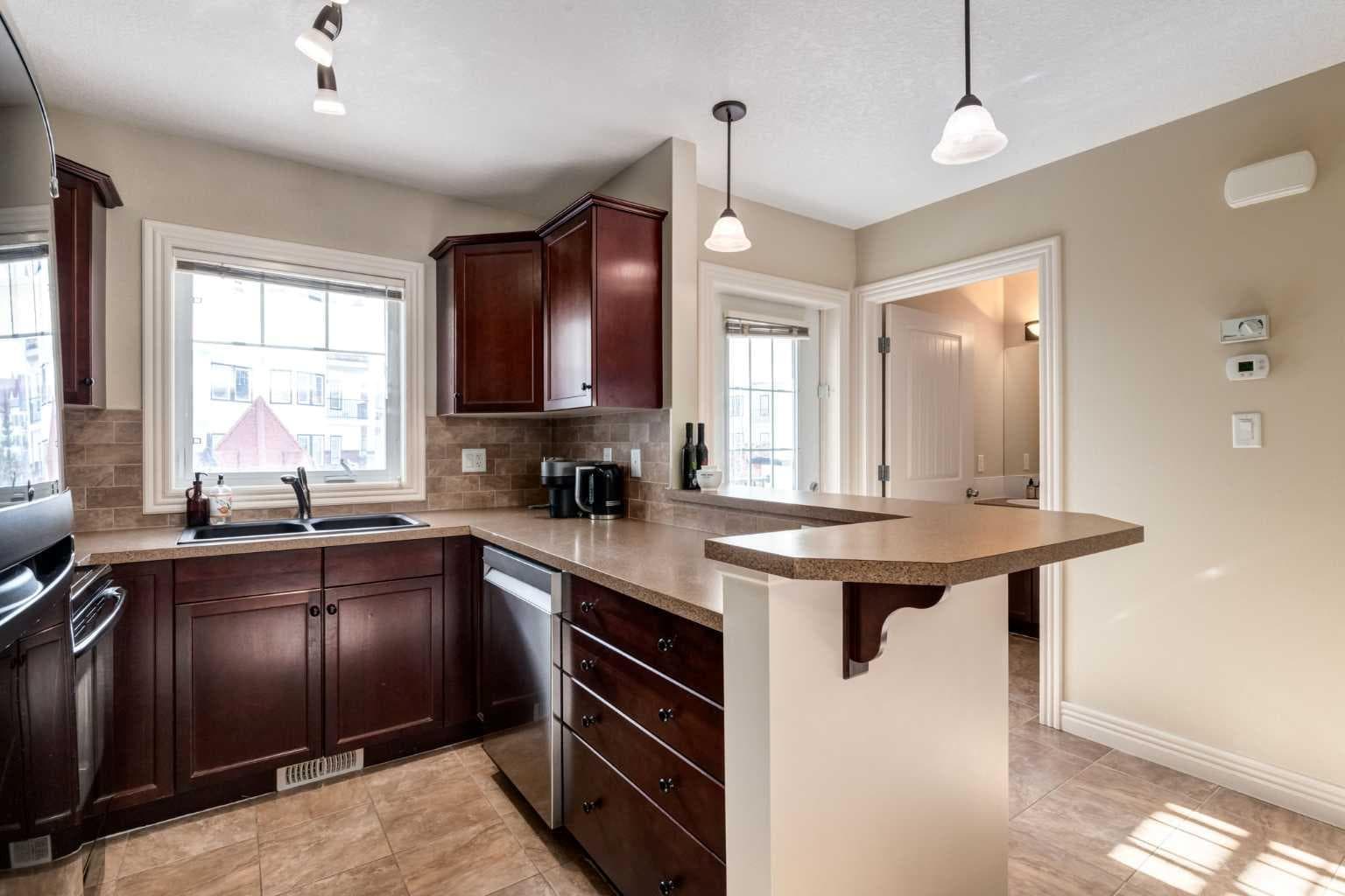 37 Royal Oak Plaza NW