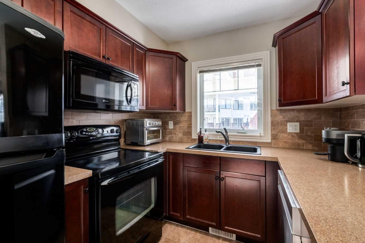 37 Royal Oak Plaza NW