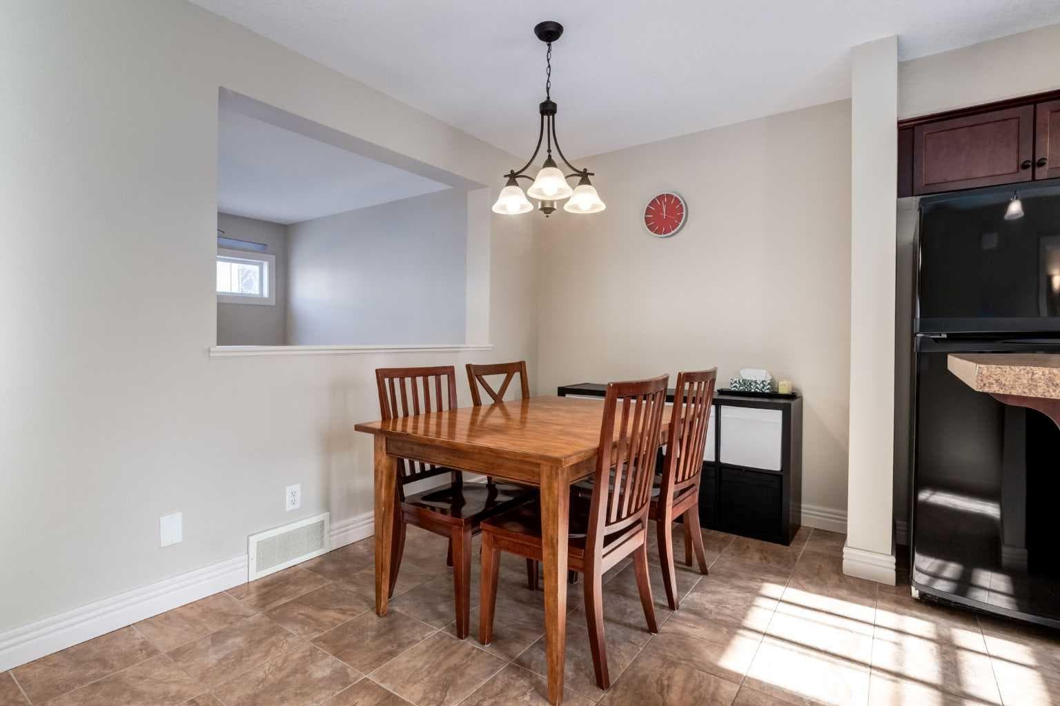 37 Royal Oak Plaza NW