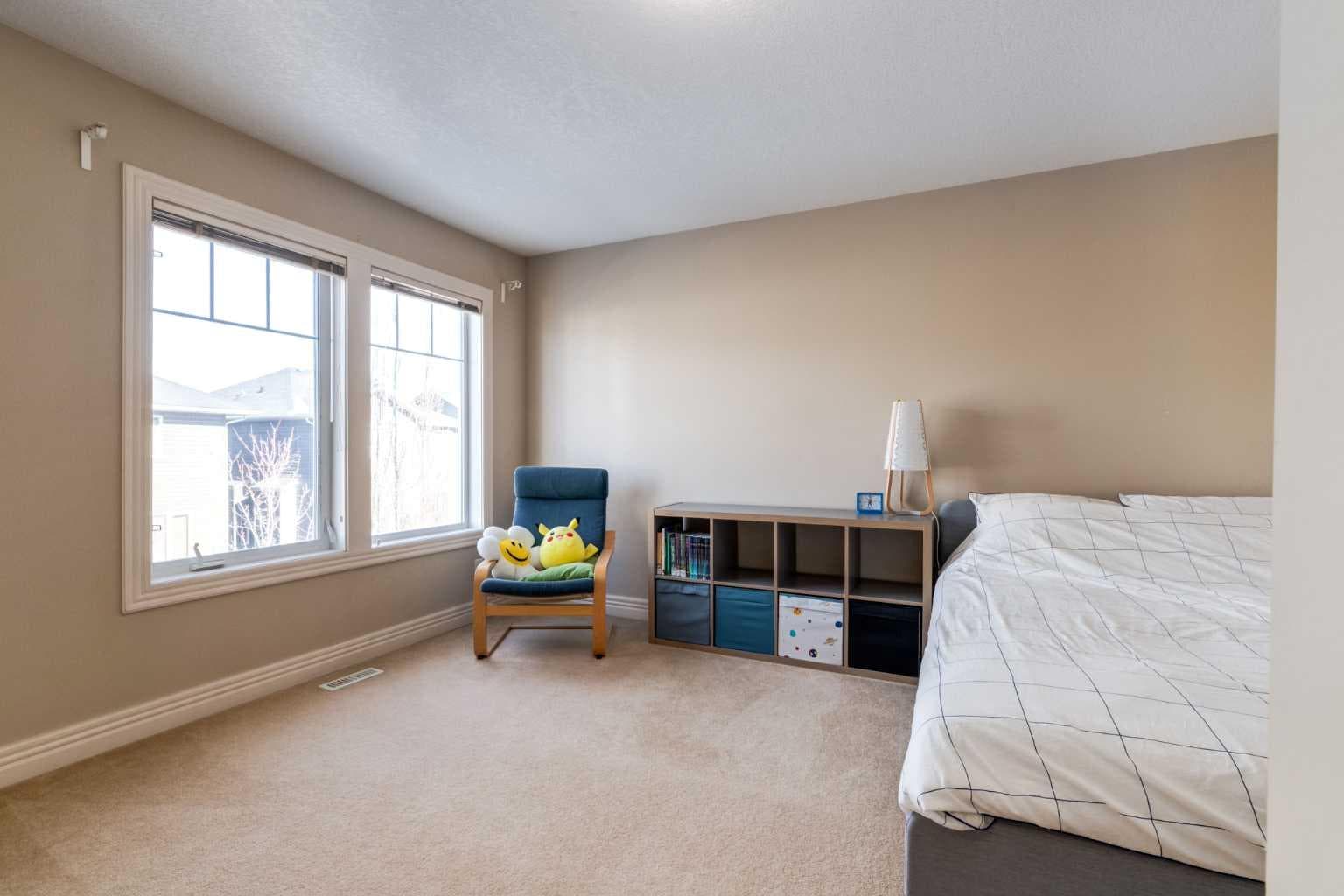 37 Royal Oak Plaza NW
