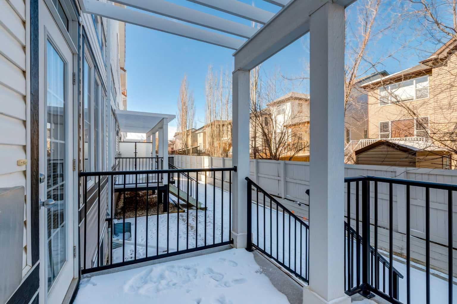 37 Royal Oak Plaza NW