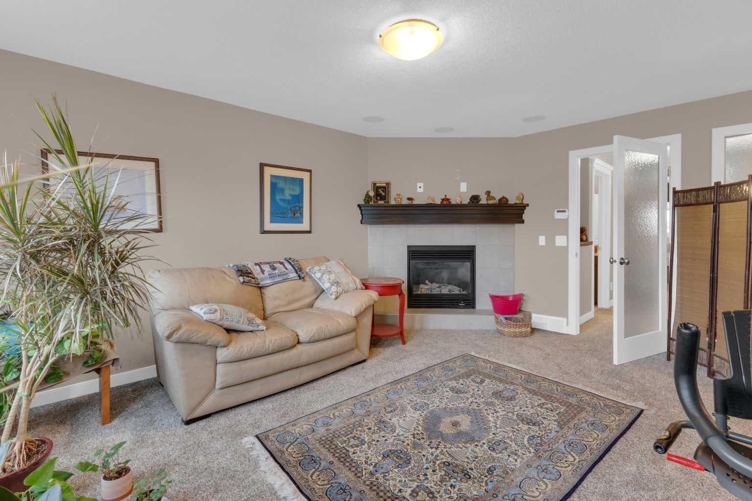 172 Ridge View Close 