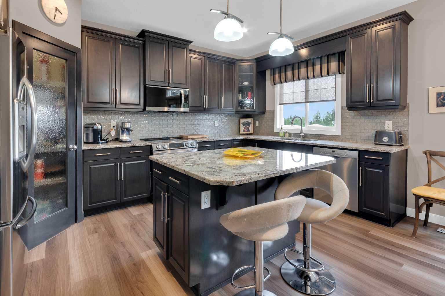 172 Ridge View Close 
