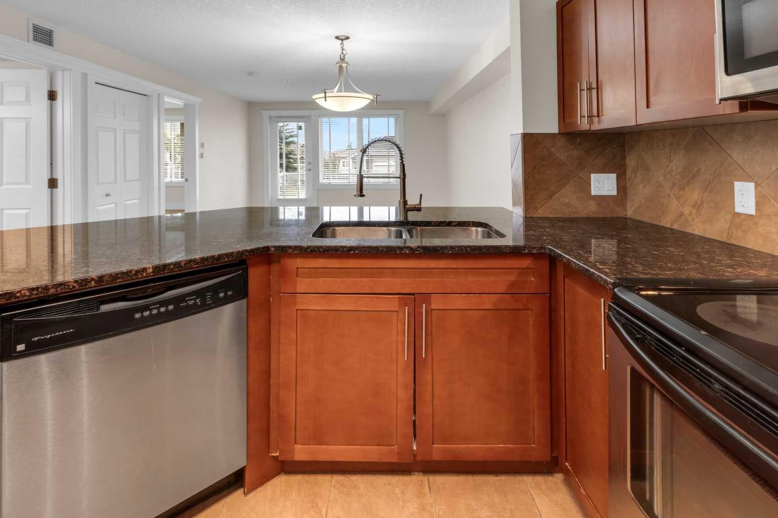 102, 500 Rocky Vista Gardens NW