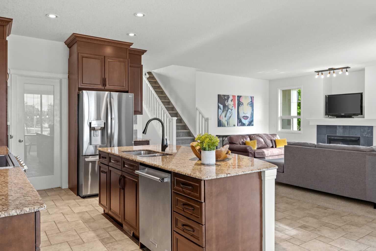 318 Coopers Drive SW