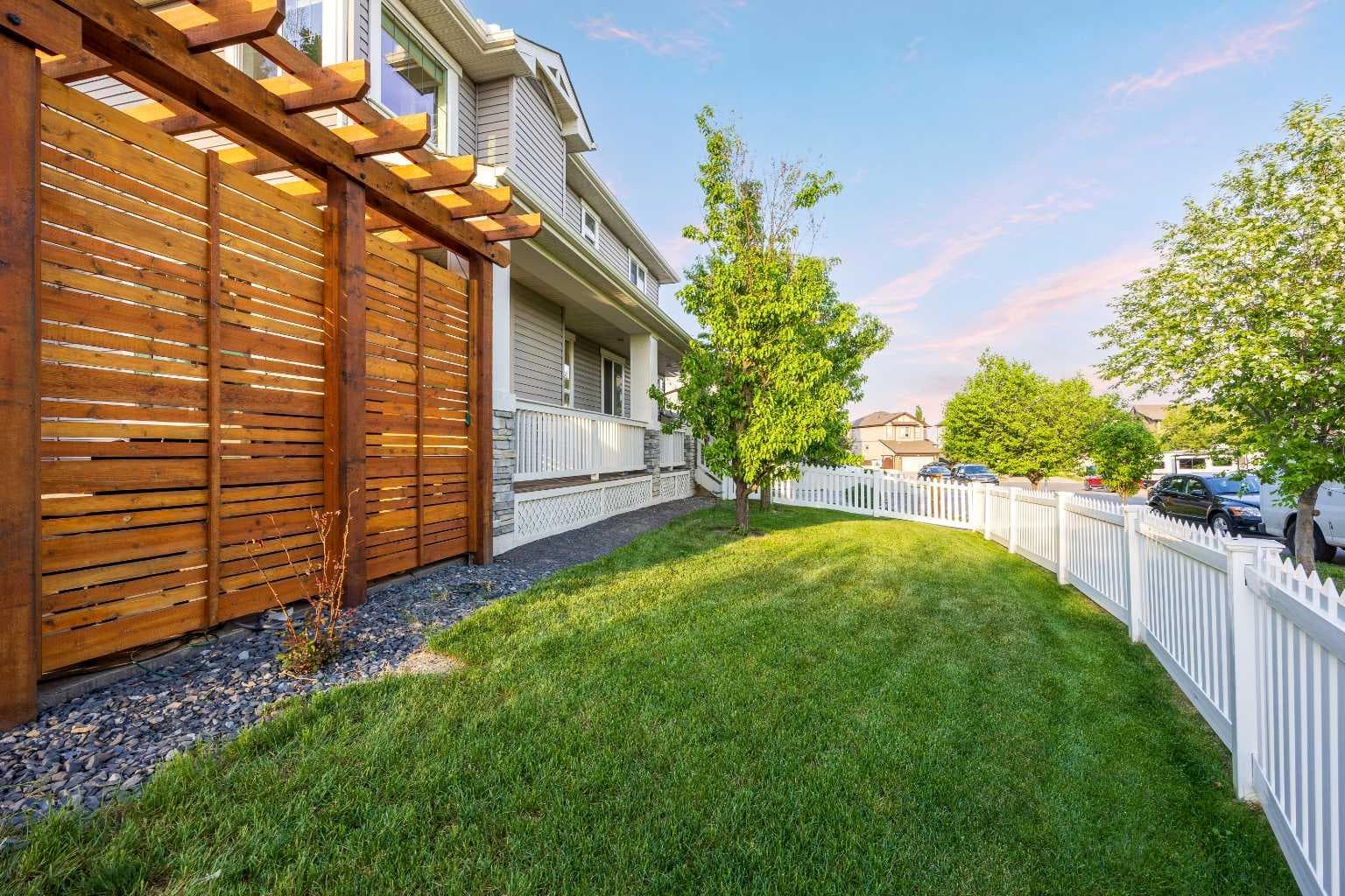 318 Coopers Drive SW
