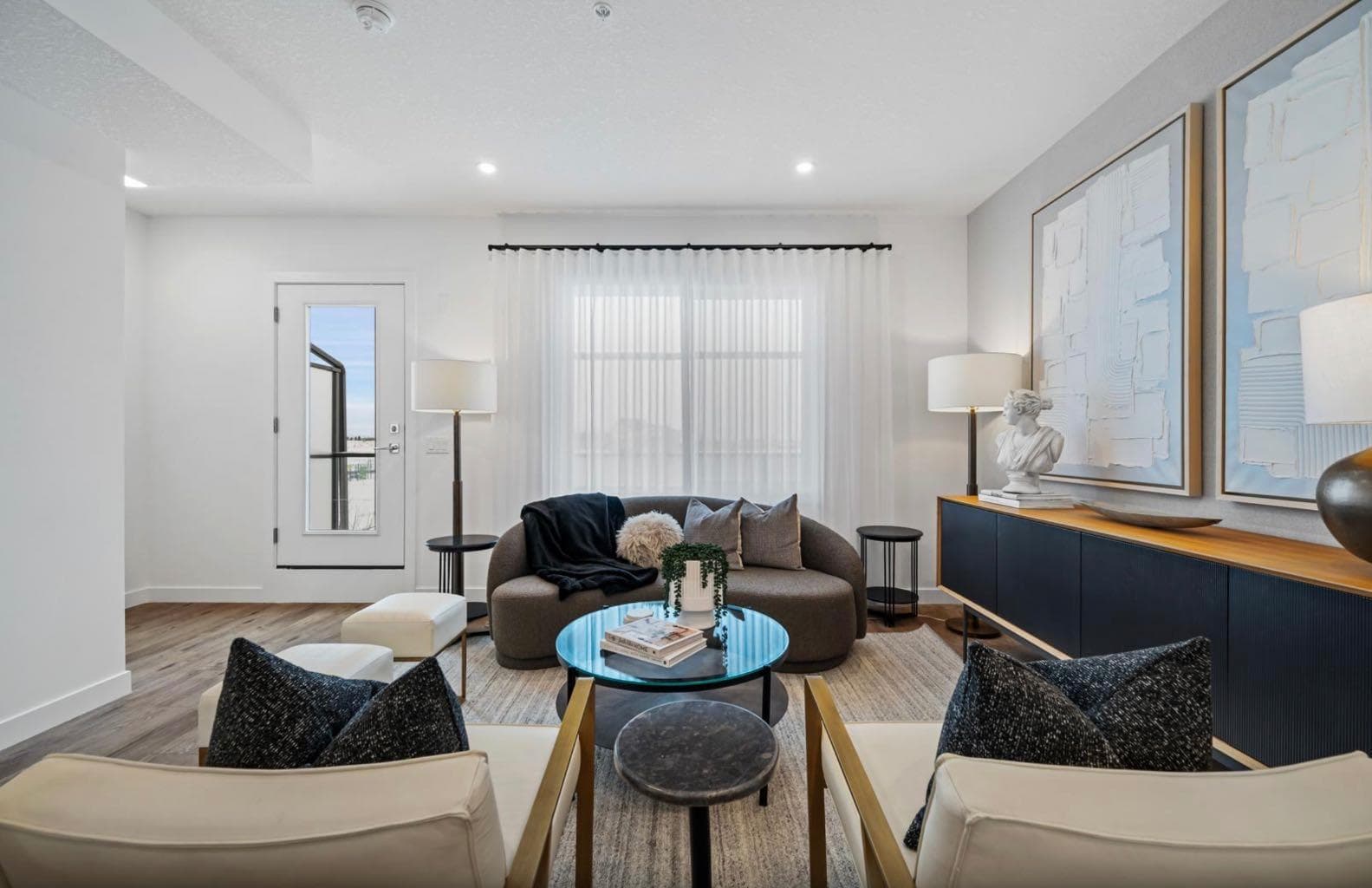 452, 141 Prince Court 