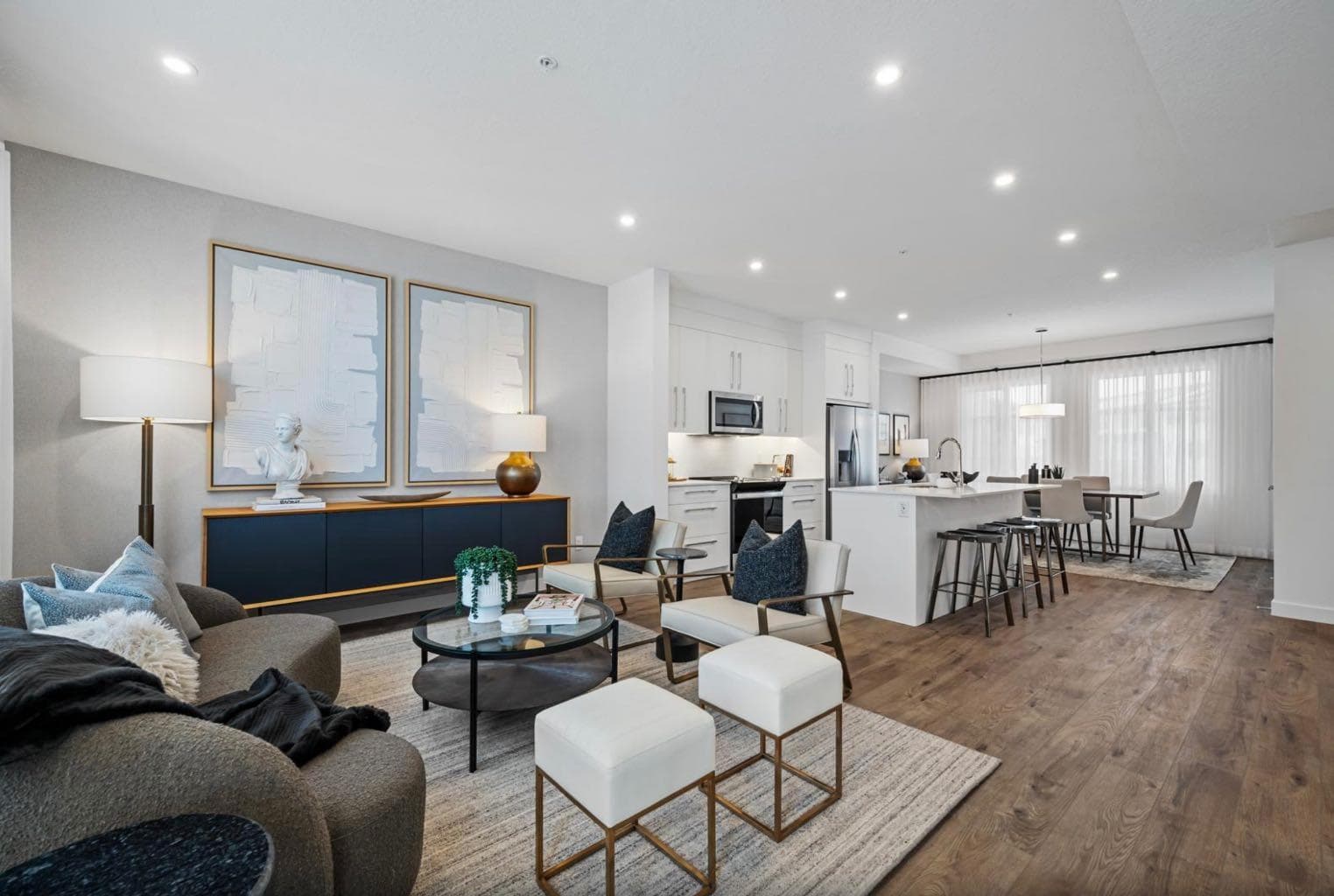 452, 141 Prince Court 