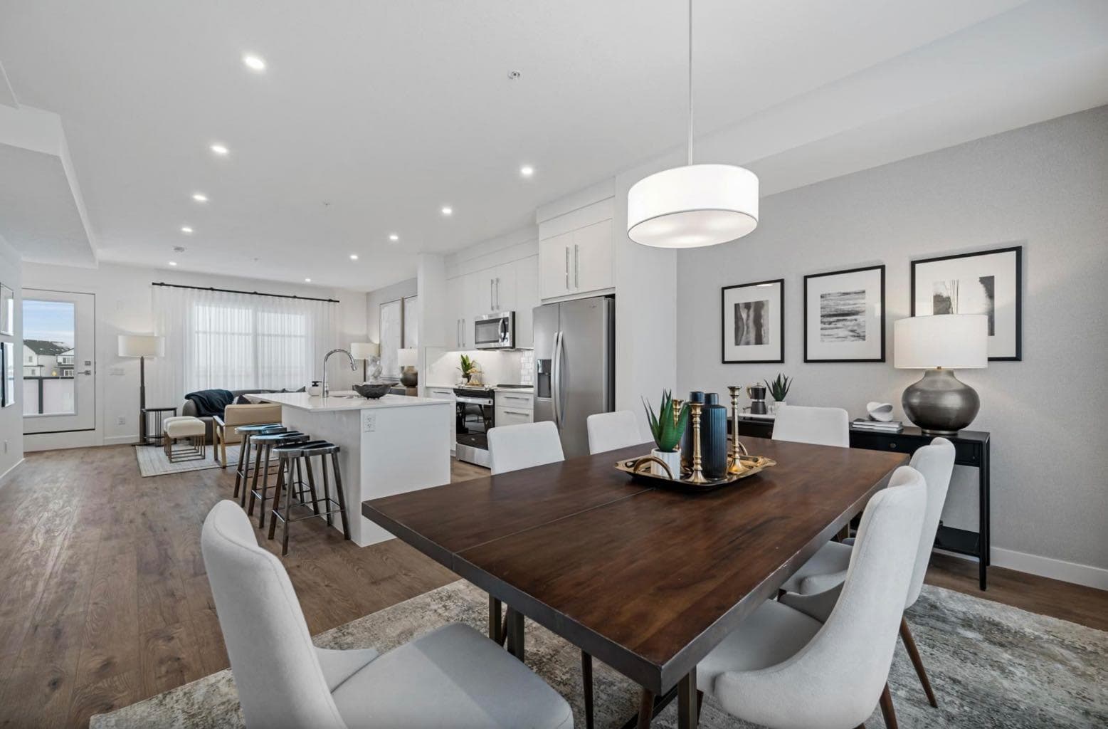 452, 141 Prince Court 