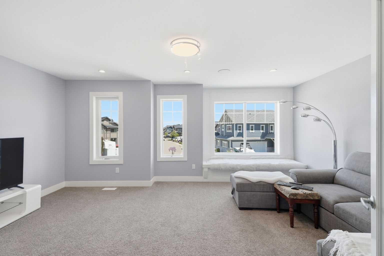 160 Kinniburgh Loop 