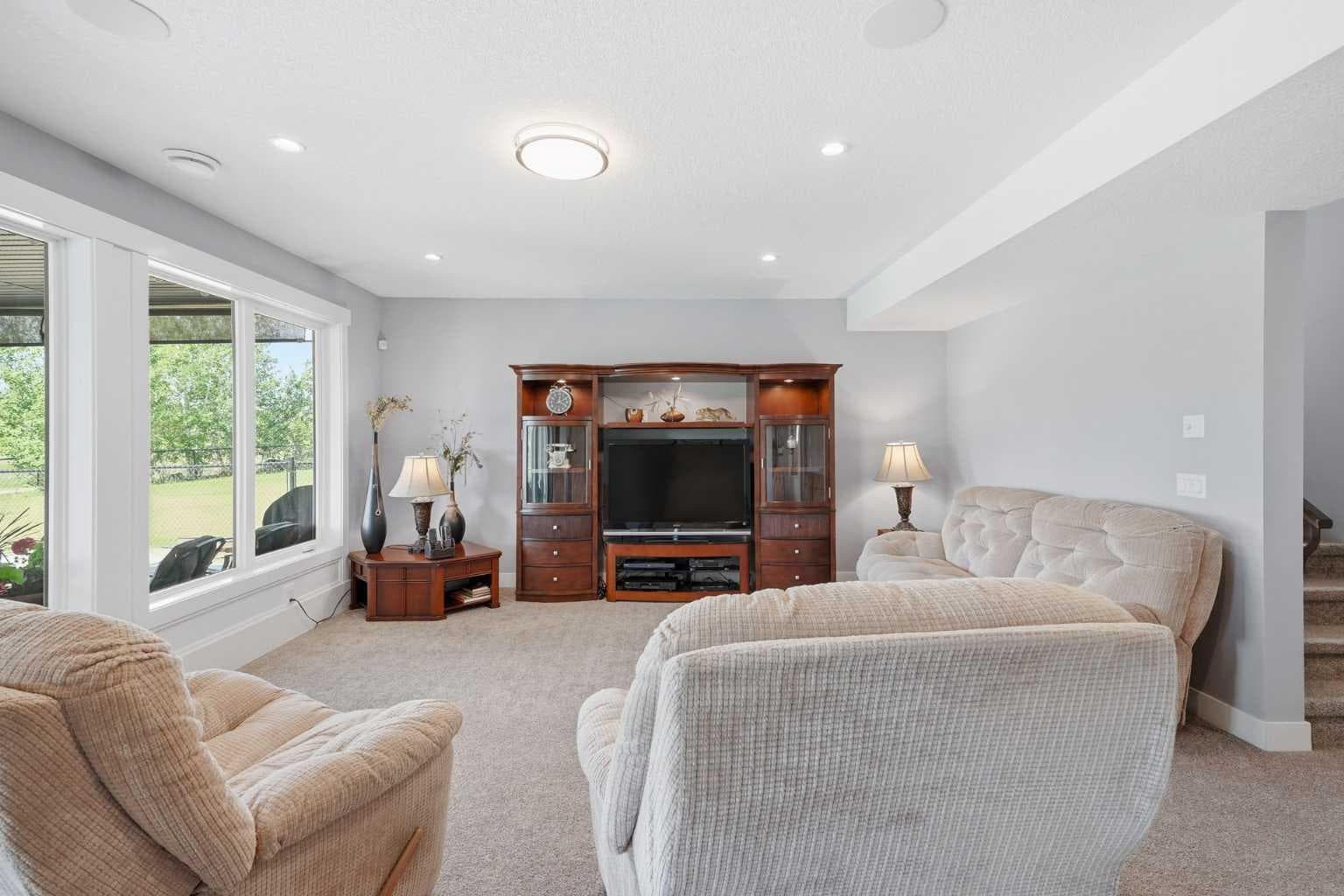 160 Kinniburgh Loop 