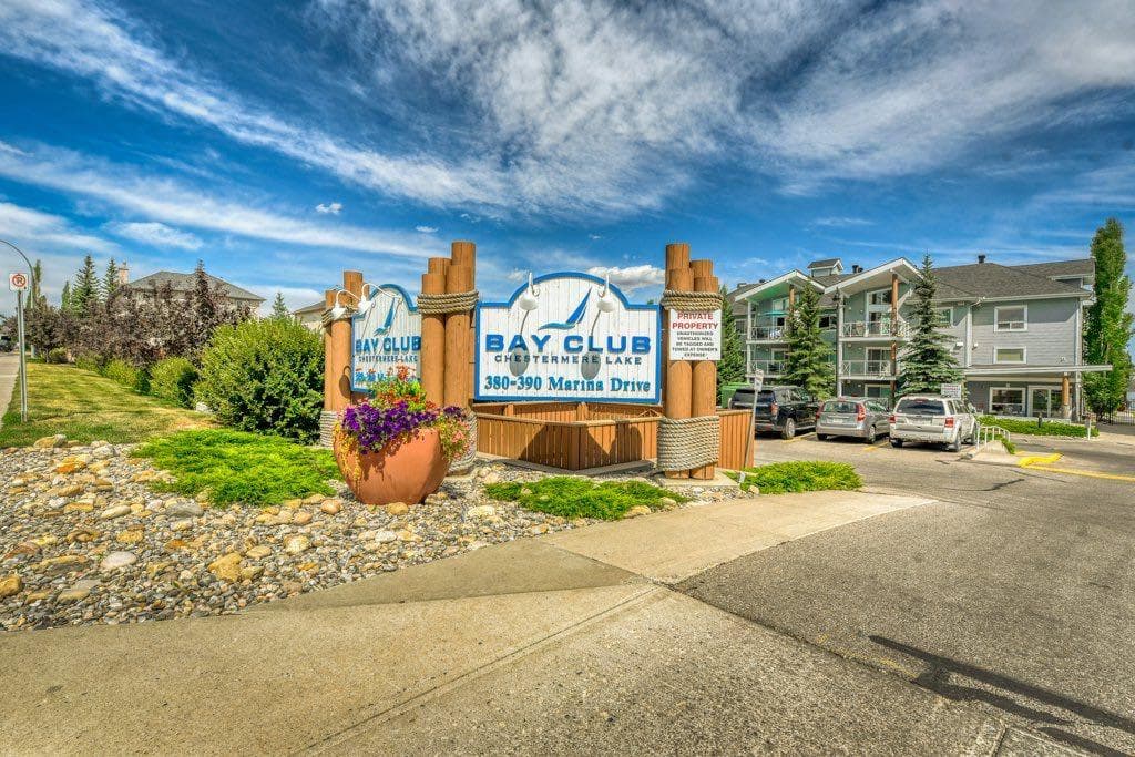 201, 390 MARINA Drive 