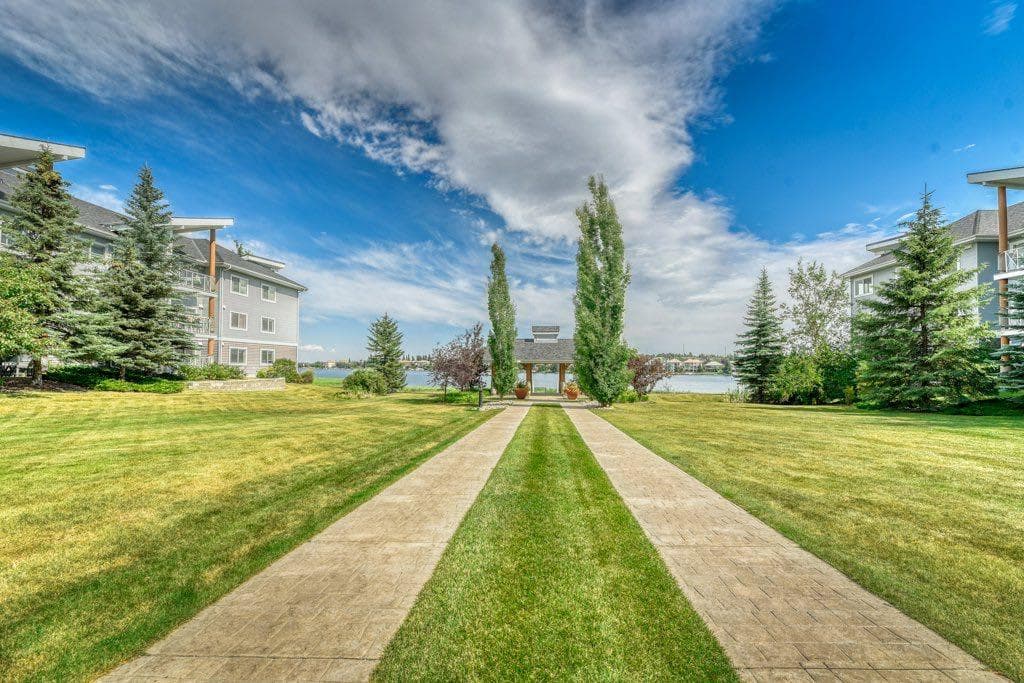 201, 390 MARINA Drive 